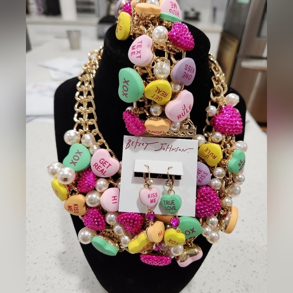 🔹️Betsey Johnson🔹️Think Pink Sweetheart Candy Toggle Bracelet Necklace 2 Piece - Picture 6 of 11